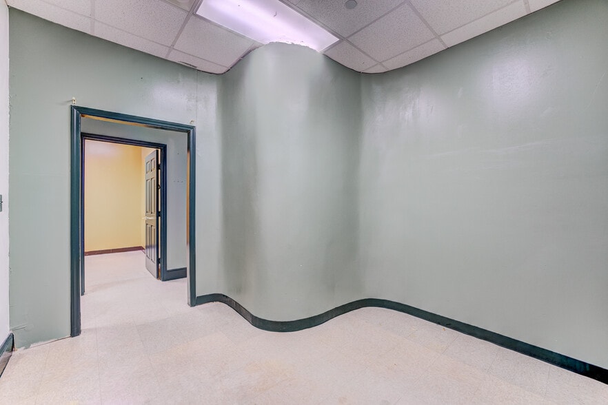 More Photos Of 324 Fm-1960 Rd, Houston General Retail For Sale