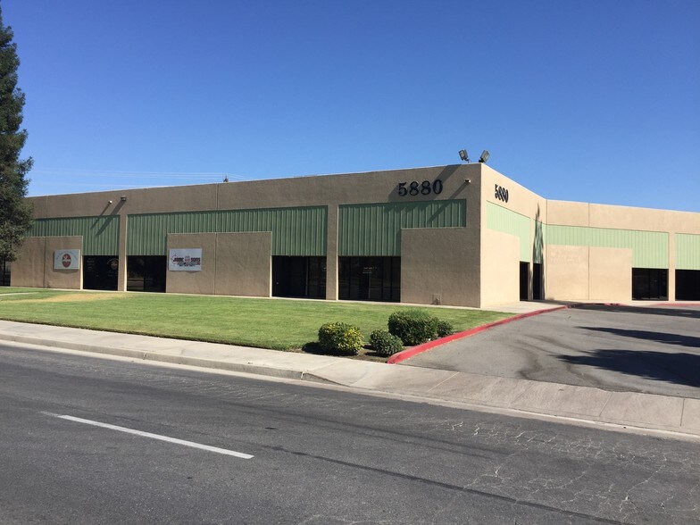 More Photos Of 5880 District Blvd, Bakersfield Showroom For Lease