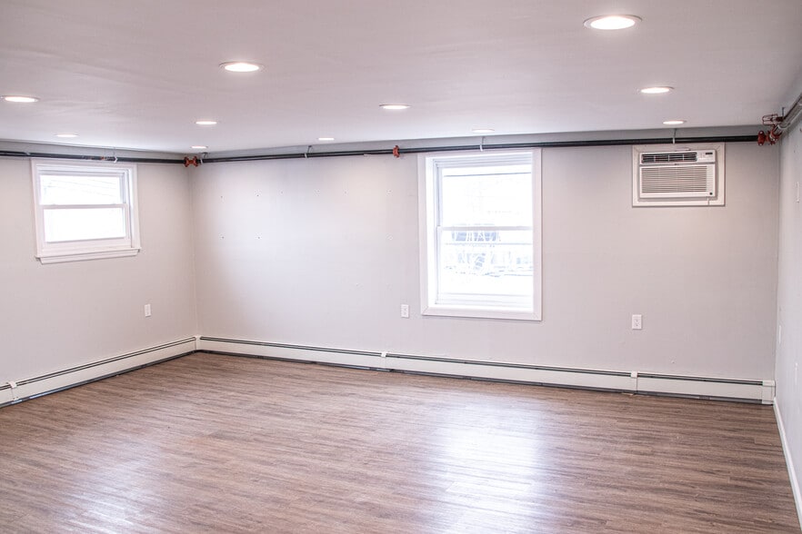 More Photos Of 288 E 12th Ave, Roselle Manufacturing For Lease