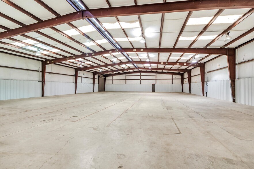 More Photos Of 1207 N Fm 3083 Rd, Conroe Distribution For Lease