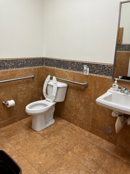 More Photos Of 6435-6471 W Commercial Blvd, Tamarac Medical For Lease