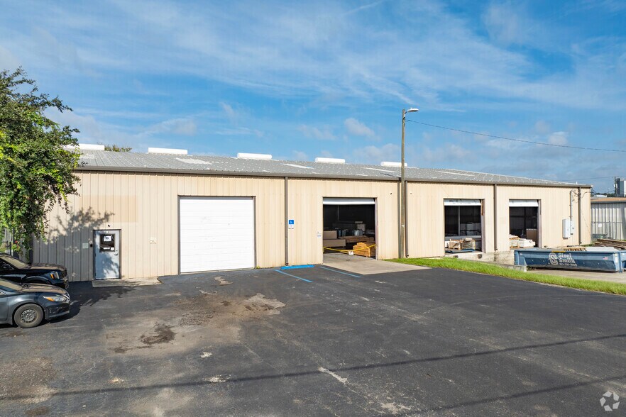 More Photos Of 7818 Depot Ln, Tampa Warehouse For Lease