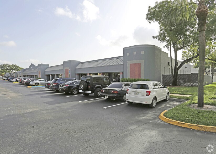 More Photos Of 1701-1923 NW 82nd Ave, Miami Flex For Lease