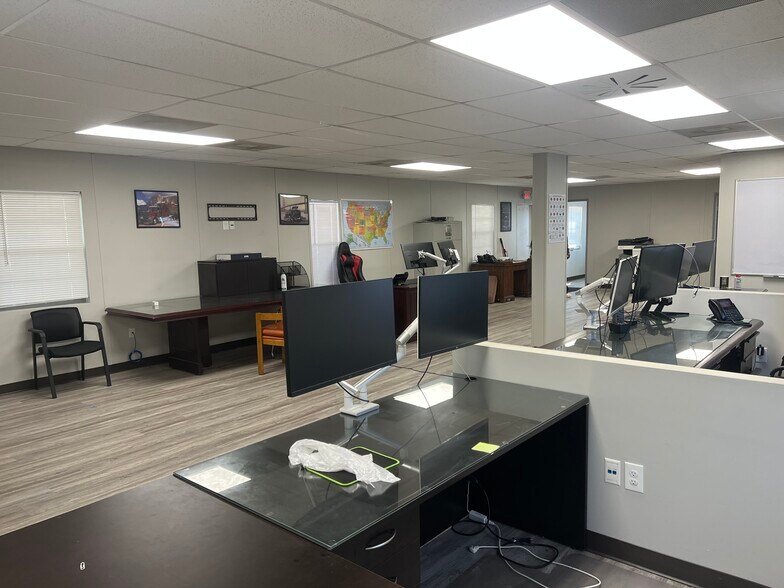 Primary Photo Of 20218 Crosby Fwy, Crosby Flex For Lease