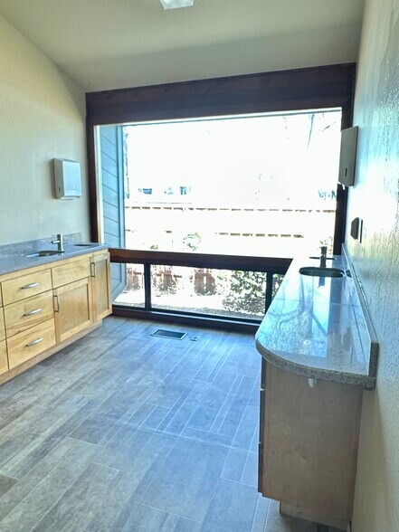 More Photos Of 496 East Ave, Lincoln Medical For Lease