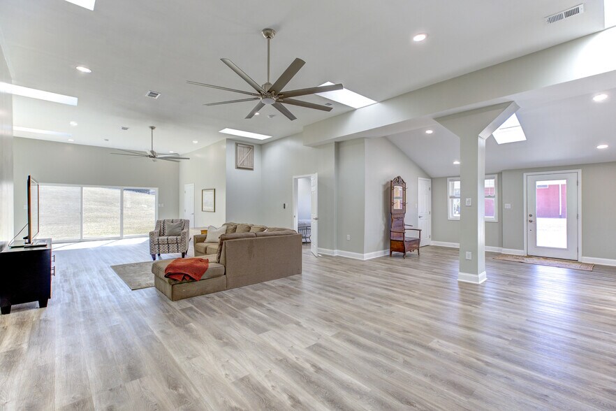 More Photos Of 1565 Seven Fountains Rd, Fort Valley Specialty For Sale