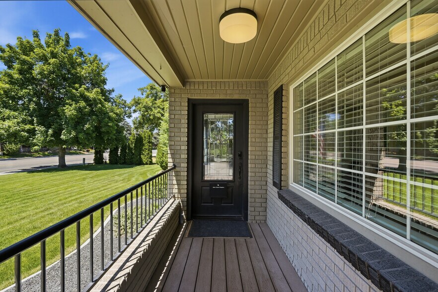 More Photos Of 2490 N Locust Grove Rd, Meridian Office For Sale