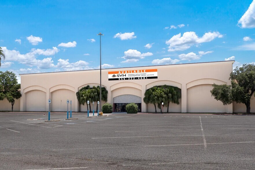 Primary Photo Of 2000 S Expressway 83, Harlingen Department Store For Lease