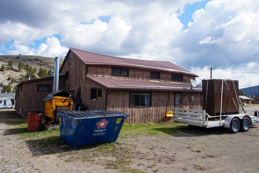 More Photos Of 20 Forest Rd S, Martinsdale Hotel For Sale