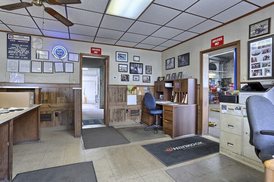 More Photos Of 270 E Lehman St, Lebanon Auto Repair For Sale