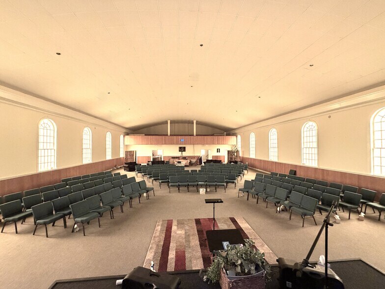 More Photos Of 3901 Raeford Rd, Fayetteville Religious Facility For Lease