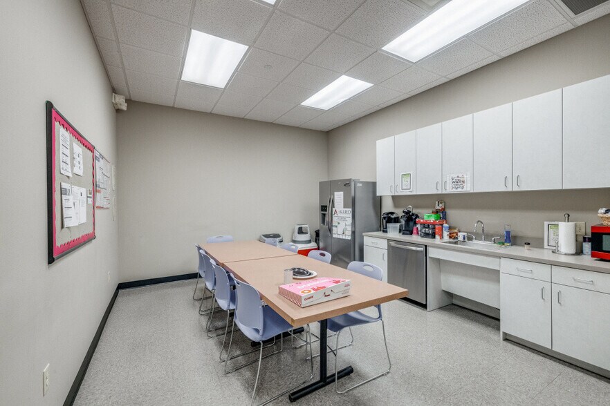 More Photos Of 1900 Country Club Dr, Mansfield Bank For Lease