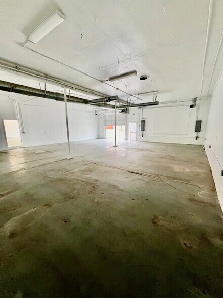 More Photos Of 3221 Union Pacific Ave, Los Angeles Warehouse For Lease