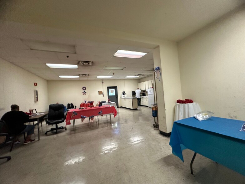 More Photos Of 311 W Central, Valdosta Manufacturing For Sale