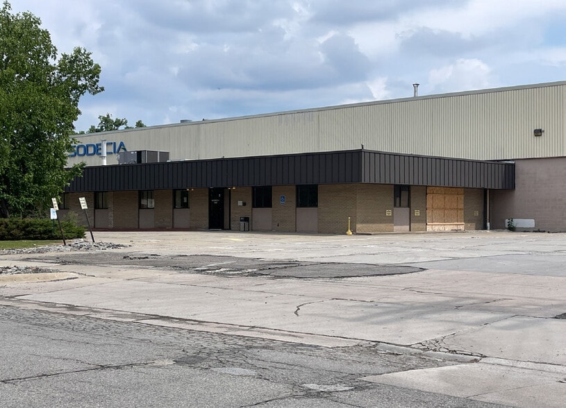 More Photos Of 15260 Common Rd, Roseville Manufacturing For Sale
