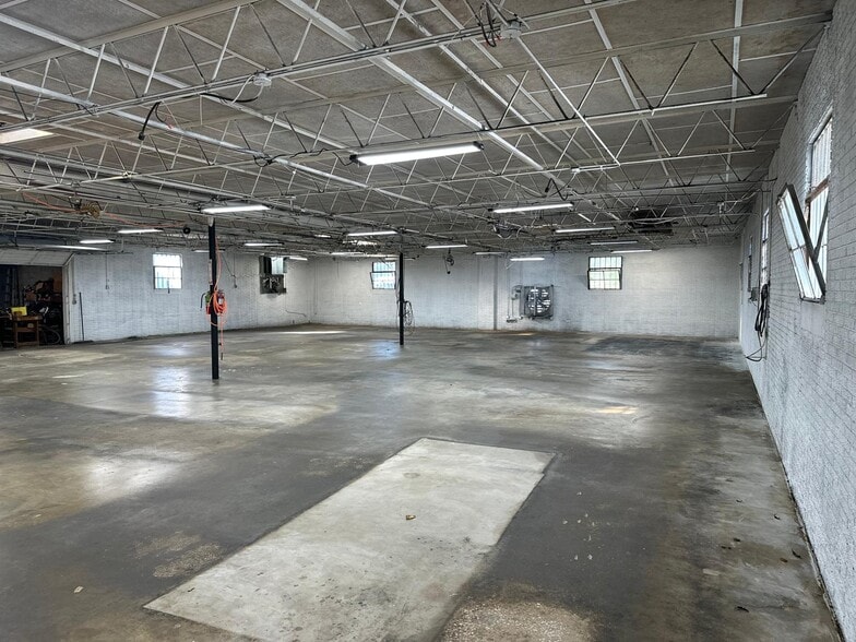 More Photos Of 4868 Victor St, Jacksonville Manufacturing For Sale