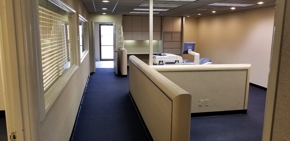 More Photos Of 2110 N Florida Mango Rd, West Palm Beach Office For Lease