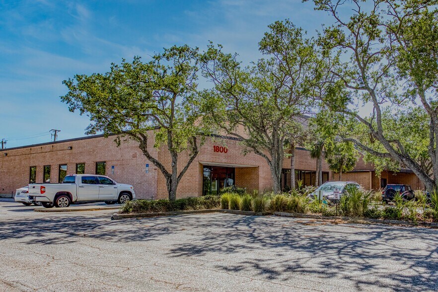 More Photos Of 1800 University Pky, Sarasota Warehouse For Sale