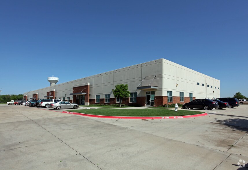 More Photos Of 1861 Valley View Ln, Farmers Branch Showroom For Lease