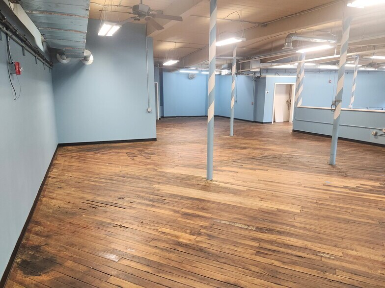 More Photos Of 1548 Burden Lake Rd, Averill Park Warehouse For Lease