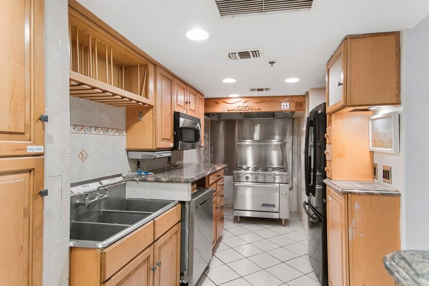 More Photos Of 532 Beach Dr NE, Saint Petersburg Hospitality For Sale