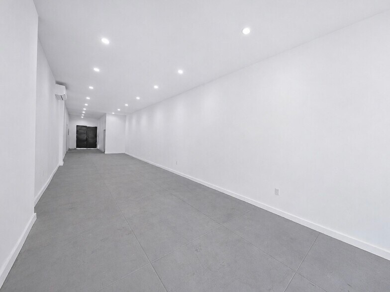 More Photos Of 14426 Friar St, Van Nuys Storefront For Sale