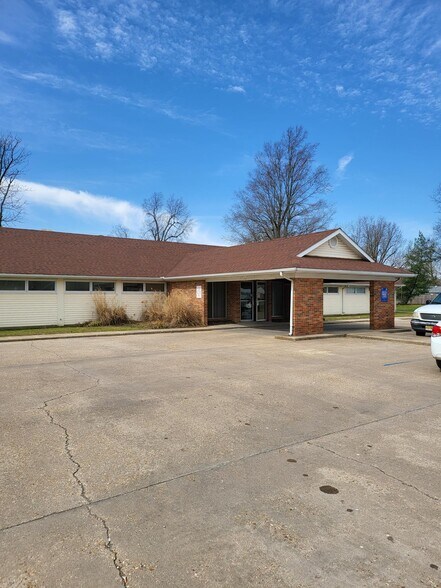 Primary Photo Of 320 N Lincoln St, East Prairie Healthcare For Sale