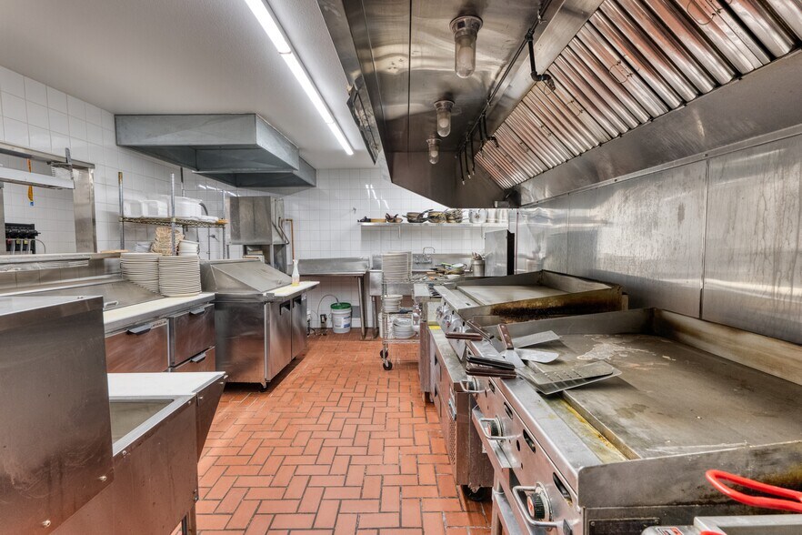 More Photos Of 225 S Toppenish Ave, Toppenish Restaurant For Sale
