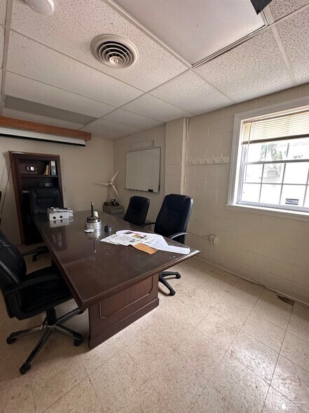 More Photos Of 420-440 Carey St, Deerfield Manufacturing For Sale