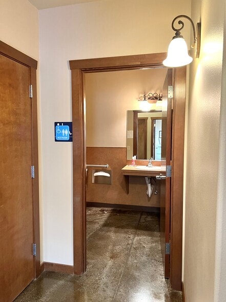More Photos Of 1212 Columbia Park Trl, Richland Coworking Space