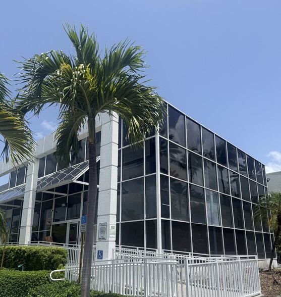More Photos Of 260 Crandon Blvd, Key Biscayne Bank For Sale