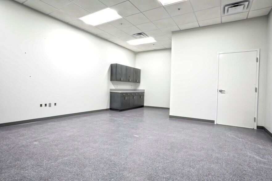 More Photos Of 110 Little Hearst Pky, Pooler Warehouse For Lease