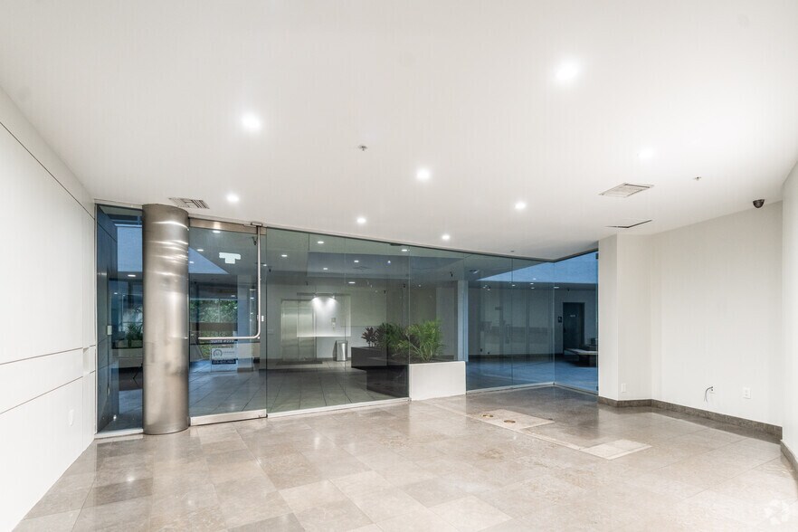 More Photos Of 5155 W Rosecrans Ave, Hawthorne Loft Creative Space For Sale