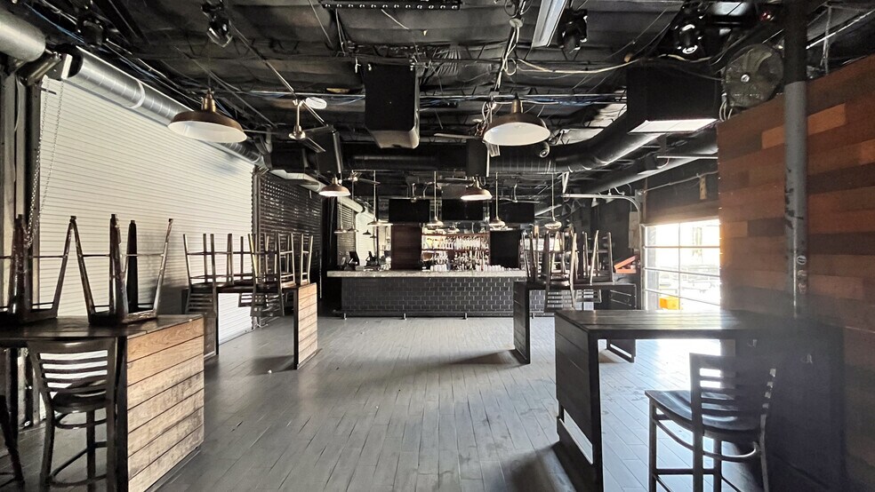 More Photos Of 5110 Washington Ave, Houston Storefront For Lease