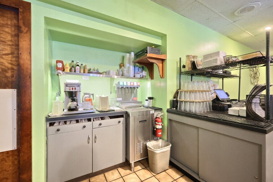 More Photos Of 1 Cherry St, Seven Valleys General Retail For Sale