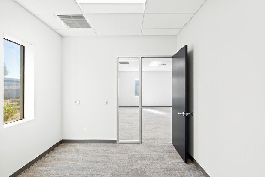 More Photos Of 2837 W Louise Dr, Phoenix Service For Sale