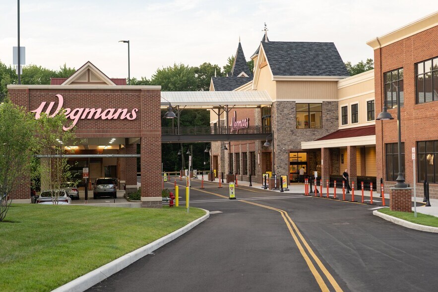 More Photos Of 651 Connecticut Ave, Norwalk Land For Lease