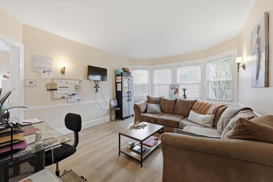 More Photos Of 24 W Stewart Ave, Lansdowne Specialty For Sale