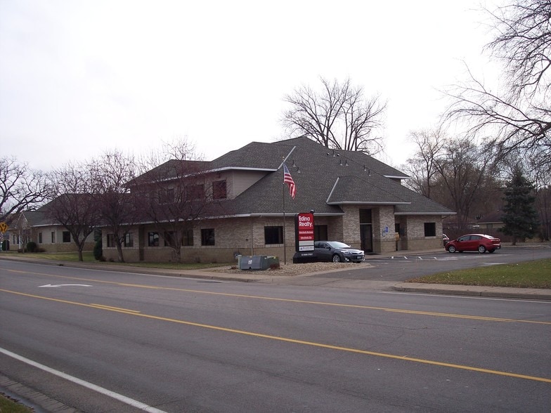 Primary Photo Of 231 Main St, Elk River Office For Lease