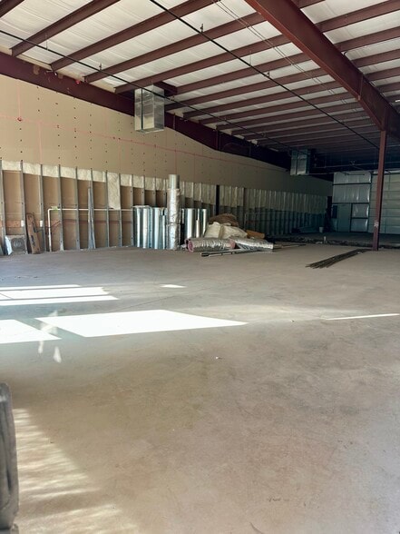 More Photos Of 5460 Main St, Del City Flex For Lease