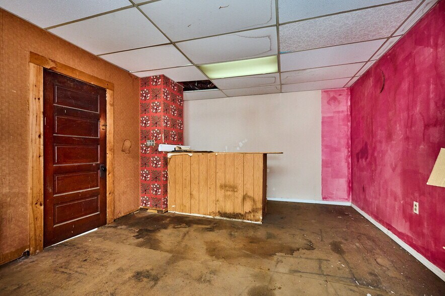 More Photos Of 42-44 Pleasant St, Easthampton Storefront Retail Residential For Sale