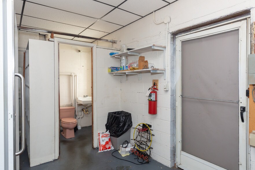 More Photos Of 6001 State Rd, Parma Restaurant For Sale