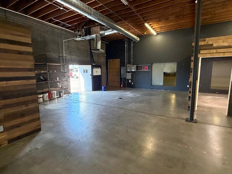 More Photos Of 1706 E Curry Rd, Tempe Warehouse For Lease