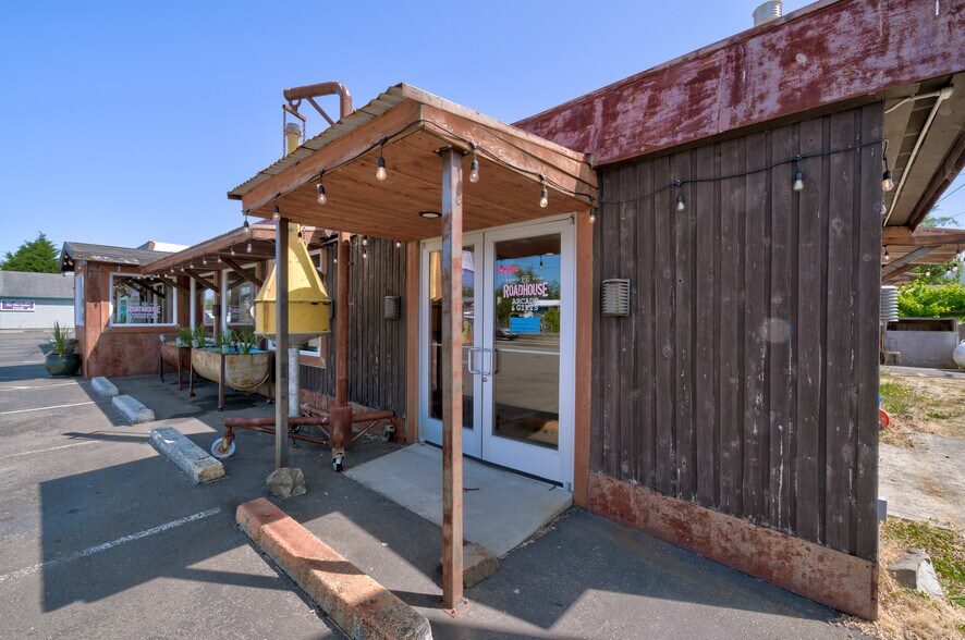 More Photos Of 780-782 US 101, Chinook Restaurant For Sale