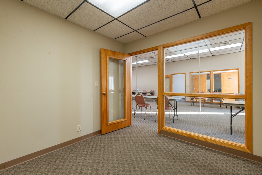 More Photos Of 210 W Spring St, Freeport Office For Sale