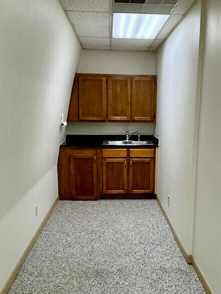 More Photos Of 2340 W R Larson Rd, San Antonio Manufacturing For Lease