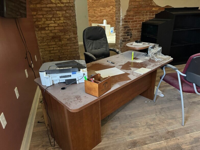 More Photos Of 115 S Jefferson Ave, Eatonton General Retail For Lease