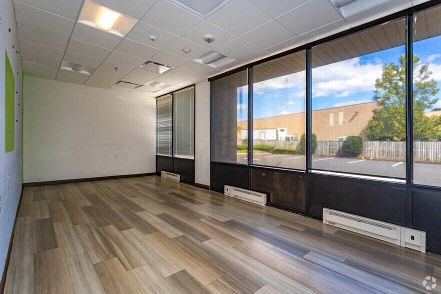 More Photos Of 4801 Forbes Blvd, Lanham Office For Sale