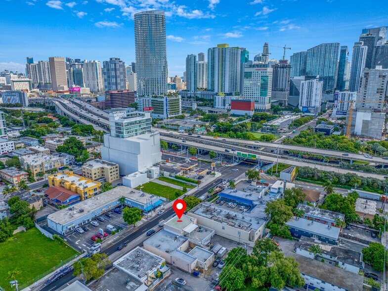 More Photos Of 440 SW 8th St, Miami Storefront Retail Residential For Sale