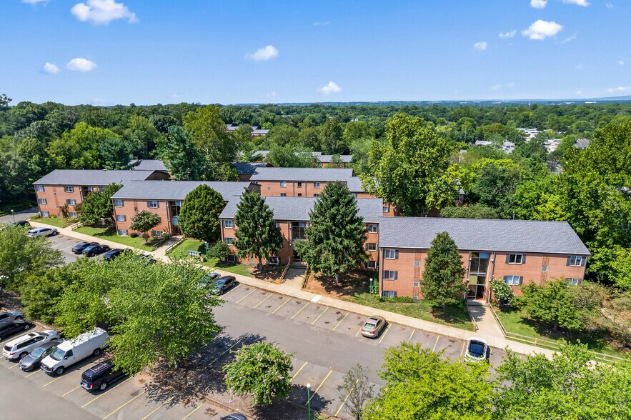 More Photos Of 7500 Prince Cole Ct, Manassas Apartments For Sale